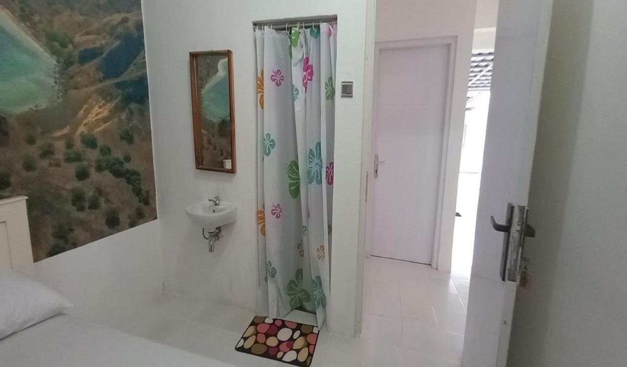 Oyo 90974 Homestay Golo Koe Sejahtera Лабуан-Бахо Экстерьер фото