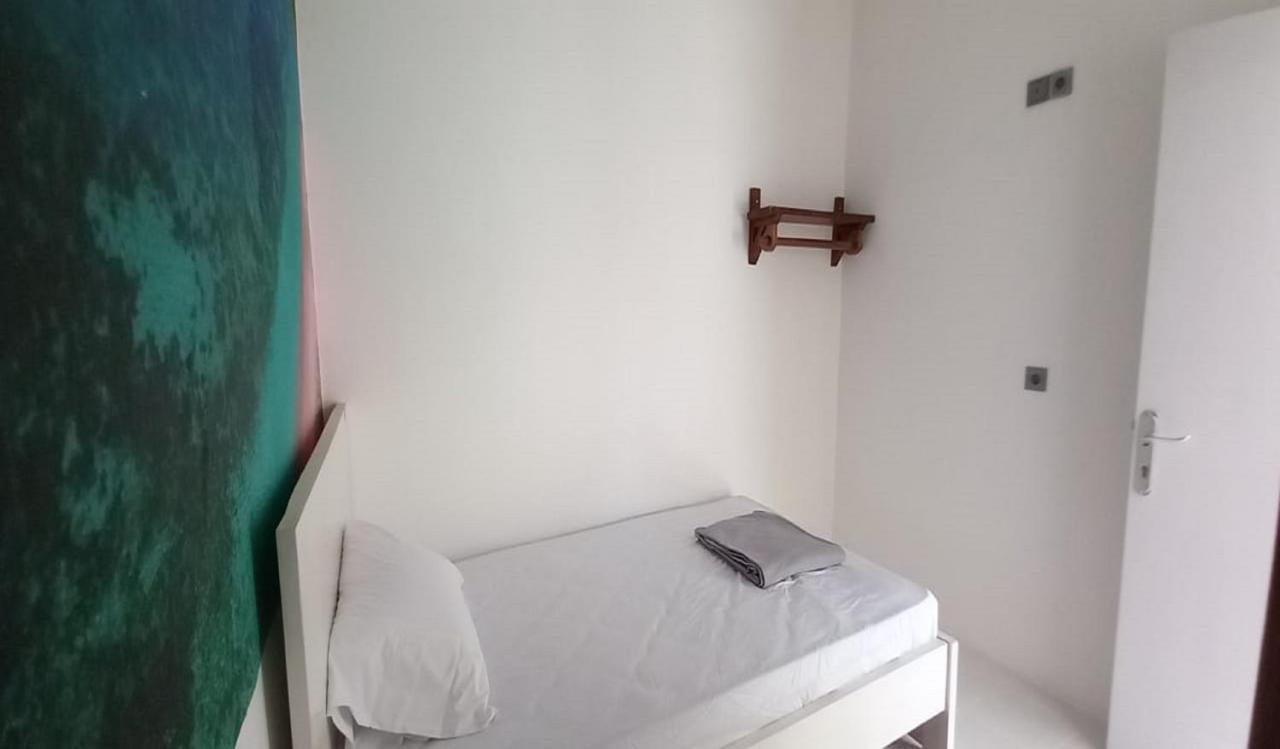 Oyo 90974 Homestay Golo Koe Sejahtera Лабуан-Бахо Экстерьер фото